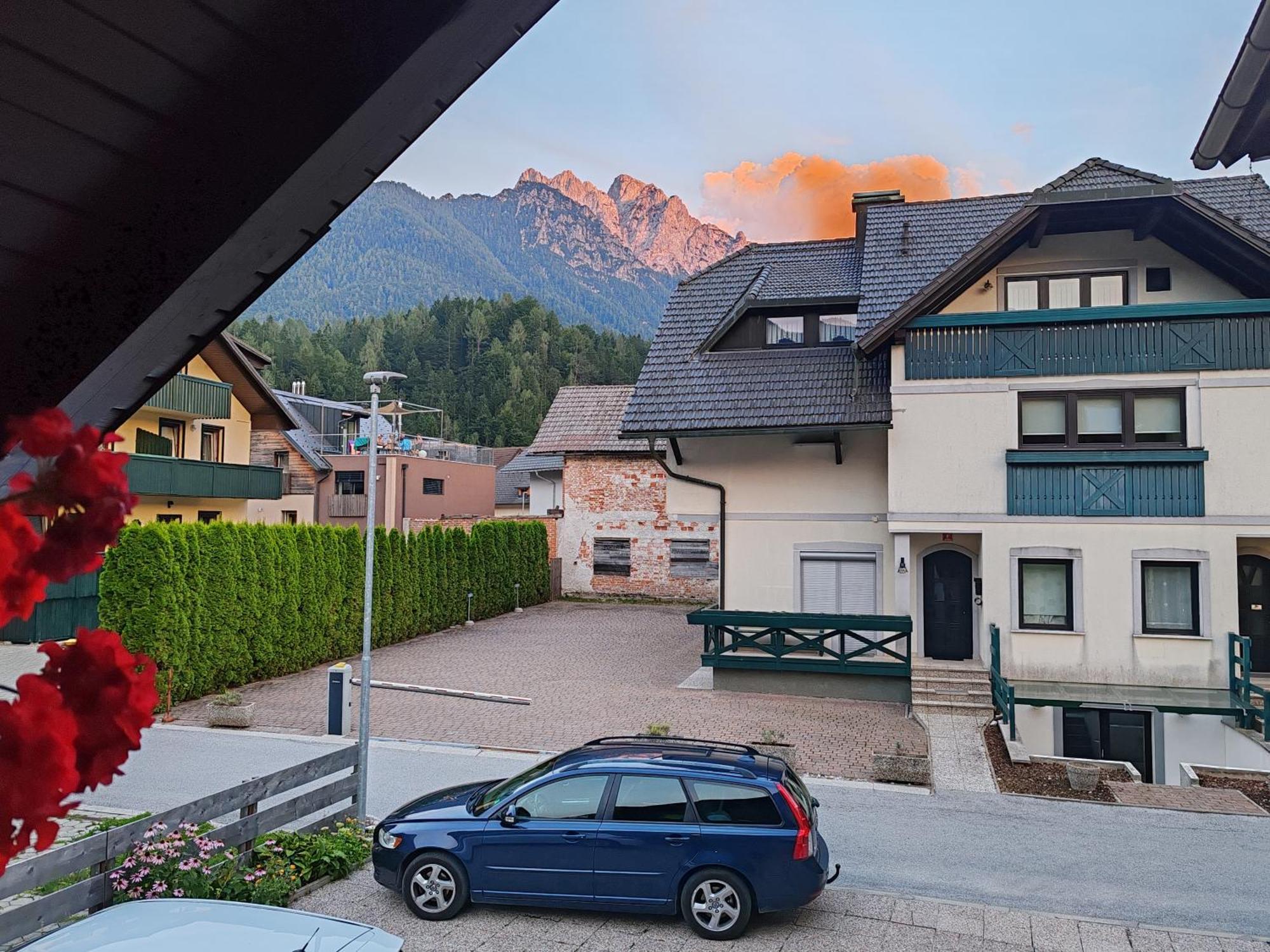 Apartments & Rooms Smucka Kranjska Gora Bagian luar foto